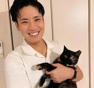 いっしょがいいよね 【特別編】 鈴木 智之さん | コーナンおとな猫譲渡スペースからお迎え！おとな猫の魅力